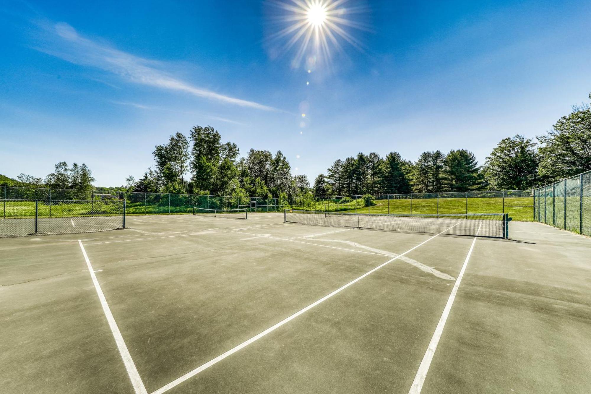 Village Green II Стоу Стая снимка